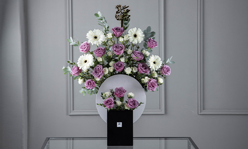 Vircay - A stand contains gerbera, big roses, baby roses and eucalyptus.
Height: 70 cm, Width: 55 cm