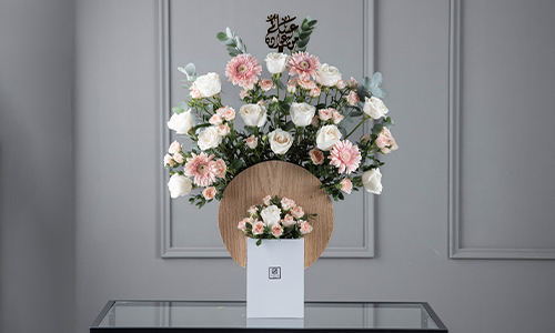 Barly - A stand contains gerbera, big roses, baby roses and eucalyptus.
Height: 70 cm, Width: 55 cm