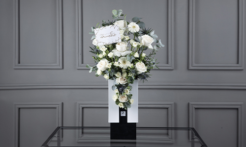 Zoriona - The bouquet contains gerbera, big roses, baby roses, eucalyptus and Erengium.
Height: 75 cm, Width: 40 cm