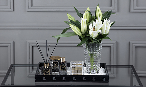 Fericire - A luxuius vase that contains casablanca in a tray with diffuser,
  candle, perfume and Belgian chocolates.

    Height: 50 cm, Width: 49 cm