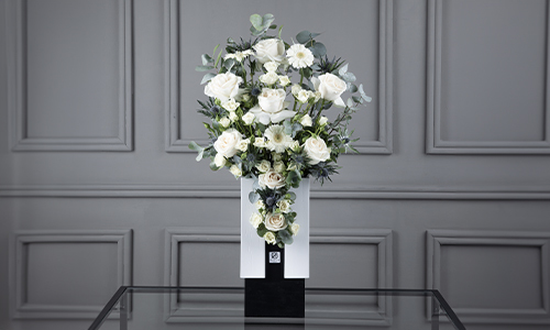 Zoriona - The bouquet contains gerbera, big roses, baby roses, eucalyptus and Erengium.
Height: 75 cm, Width: 40 cm