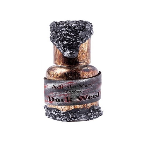 Dark Weed - unsiex
-  Extrait de parfum - 50ml Top notes :
Black Currant- Metallic notes-Rose -BergamotMiddle notes :Rhubarb-
cannabis -RoseBase notes :Fir- Incense-
Patchouli-Tobacco -Civet