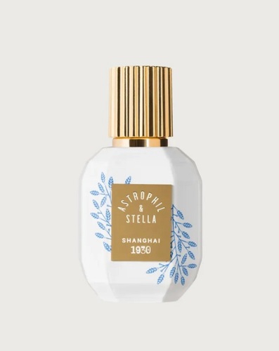 Shanghai 1930 - Top Notes  Green Tea  Plum  Mango  Cinnamon  Violet Leaves Middle Notes  Tuberose  Champaca  Orchid  Jasmine Sambac  Magnolia  Ylang-Ylang Base Notes  Myrrh  Amber  Sandalwood  Tonka Bean  Vanilla