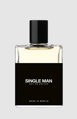 Single Man - Top Notes  Ginger  Cardamom  Lemon Peel  Red Pepper Middle Notes  Woody Notes  Nutmeg  Cashmere Wood  elemi  Rose Base Notes  Oakmoss  Patchouli  Mahogany  Cedar  Amber