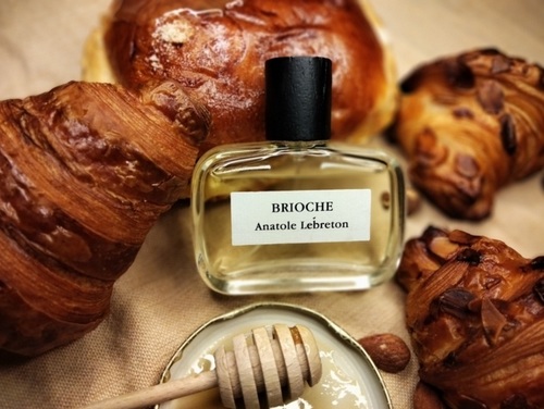 Brioche - Top Notes  Brioche  Butter  Croissant Middle Notes  Bran  Honey  Tonka Bean Base Notes  Hay  Sandalwood