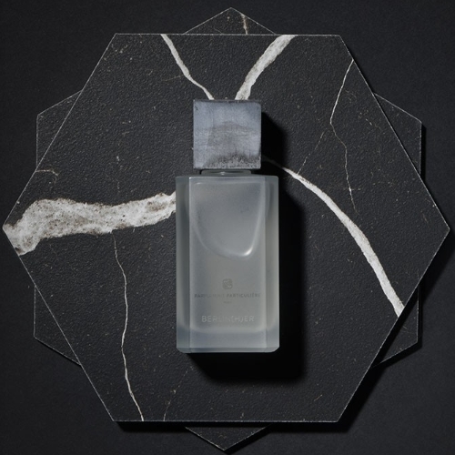 BERLIN (H)ER - UNISEX - EXTRAIT DE PARFUM 100ML  Notes: Green Notes, Ambroxan, Atlas cedar, Ambrocenide, Mint, Cannabis