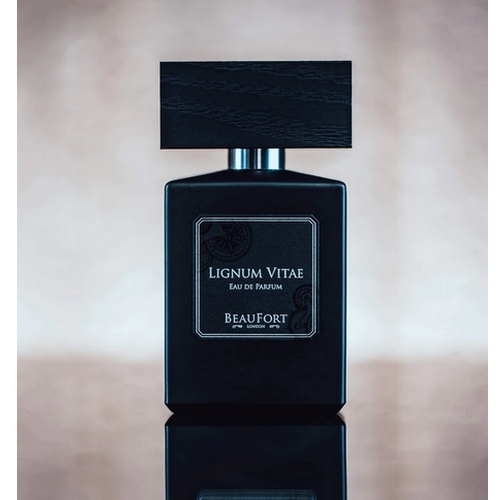 LIGNUM VITAE - UNISEX - EAU DE PARFUM 50ML  Top notes are Citron, Biscuit, Sea Notes, Lime, Ginger, Caramel, Bergamot, Juniper, Black Pepper, Red Fruits, Mandarin Orange and Olibanum middle notes are Pepper, Guaiac Wood, Agarwood (Oud) and Vetiver base notes are Sea Salt, Vanilla, Oakmoss, Sand, Olibanum, Amber and Musk.