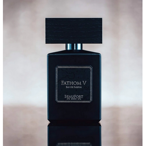 FATHOM V - UNISEX - EAU DE PARFUM 50ML  Top notes are Green Notes, Soil Tincture, Juniper Berries, Black Currant and Tangerine middle notes are Lily, Mimosa, Thyme, Jasmine, Black Pepper, Ylang-Ylang, Ginger and Cumin base notes are Oakmoss, Salt, Vetiver, Patchouli, Incense, Atlas Cedar and Amber.