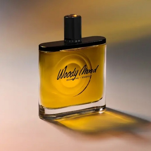 WOODY MOOD - Top Notes  Ginger  Clary Sage  Saffron  Bergamot Middle Notes  Sequoia  Incense  Black Tea  Nard Himalayan (Jatamansi) Base Notes  Cacao  Styrax  Leather  Patchouli