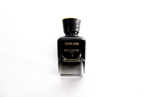 DARLING - Top Notes  Cognac  Fig  Cherry  Ginger  Saffron  Dried Plum  Calabrian bergamot  Pink Pepper Middle Notes  Sandalwood  Guaiac Wood  Marzipan  Praline  Rum  Vanilla  Tonka Bean  Amyris  Coffee blossom  Orchid  Patchouli  Jasmine Base Notes  Sandalwood  Ambergris  Suede  Agarwood (Oud)  Spanish Labdanum  Benzoin  Leather  Musk  Powdery Notes