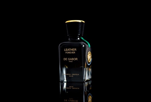 LEATHER FOREVER ROYAL ARABIAN EDITION - Top Notes  Whiskey  Walnut  Rum  Leather  Fig  Dates  Saffron Middle Notes  Mahogany  Leather  Orris Root  Guaiac Wood  Vetiver  Patchouli Base Notes  Ambergris  Leather  Sandalwood  Incense  Agarwood (Oud)  Amber  Musk