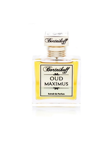 Oud Maximus - Top notes: Bergamot, Sweet Orange, Pink Pepper, Jasmine Sambac, Cardamom
Heart notes: Rose de Mai, Himalayan Rose, Indian Rose, Hybrid Rose, Attar Gulab, Magnolia, Frangipani, Clove, Tonka Bean
Base notes: Indian Oud, Oud Roots Trat, Oud Purple co Chang (Feel-oud), Oud from Sri Lanka (Feel-oud), Birch Tar, Tolu Balsam, Vanilla, Deer Musk, Civet