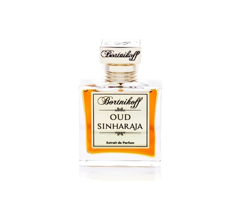 Oud Sinharaja - Top notes: Bergamot, Pink Grapefruit, Cardamom
Heart notes: Frangipani, Magnolia, Jasmine Sambac
Base notes: Essential oil of Wild Oud from Sri Lanka, India and Philippines,  Atlas Cedar, Labdanum