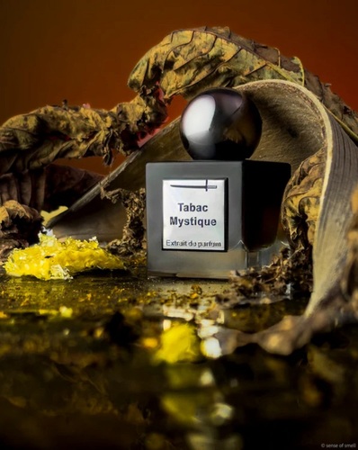 Tabac Mystique - Orange , citrus , Ylang-ylang, frangipane, gurjun balsam oil, styrax tonkinesis, hydacheium oil, Oakmoss absolute , vanilia extrait, Honey. Tobacco absolute, Tobacco maceration