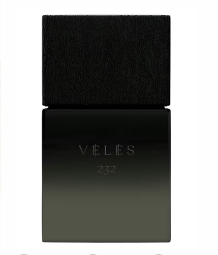 VELES 232 - Top notes are Saffron, Honey, Rhubarb and Ginger; middle notes are Smoke, Patchouli, Labdanum and Tonka; base notes are Birch Tar, Leather, Oud and Amber.