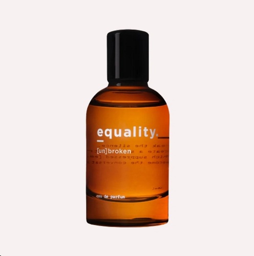 [UN] BROKEN - Top: Thyme, Pink Pepper, Blue Chamomille
Heart: Incense, Palo Santo, Myrrh
Base: Vetiver, Sandalwood, Immortelle