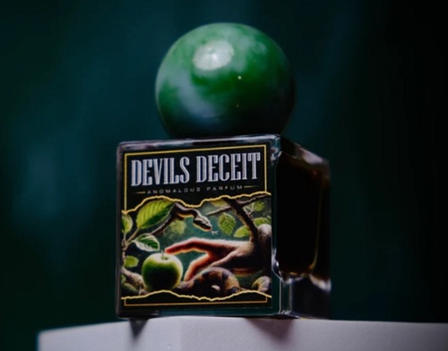 Devils Deceipt - limited edition Top Note : Red Apple, Bergamote, Orange, Spicy Notes, Aldehydes Mid Note : Rose Tratt Absolute(Hermitage Oil), Jasminum Grandiflorum India, Iris Absolute, Orris Butter, Red Apple, Ambergris Tincture (2 Years Aged), Geranium Bourbon Base Note : Oak-moss (Non IFRA Compliant), Hainan Oud, Kinam Oud, Ethopian Civet Absolute, Ethopian Civet Tincture (3 Years Aged), Canadian Castoreum Tincture (3 Years Aged), Ambergris Tincture (2 Years Aged), Costus Root Absolute, Patchouli Dark Aged (Hermitage Oil), Labdanum Absolute (Cypress)