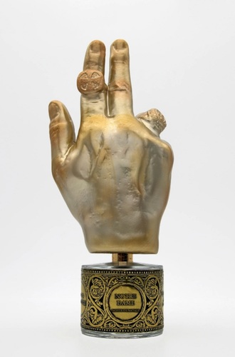 Notre Dame - Top notes are Incense, Amber and Tonka Bean; middle notes are Cinnamon, Chocolate, Cedarwood and Orange Blossom; base note is Virginia Cedar.