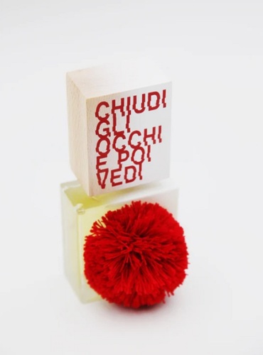 Chiudi Gli Occhi e Poi Vedi - Artemisia  Agarwood (Oud)  Patchouli  Clary Sage  Vetiver  Amber  Lavender  Strawberry  Cedar  Petitgrain  Bergamot  Sandalwood  Lemon