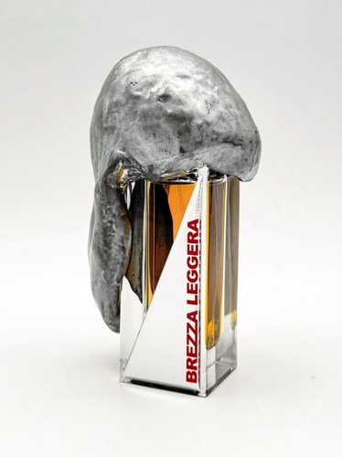 Brezza Leggera - Top notes are Sea Notes, Pine and Bergamot; middle notes are Immortelle and Artemisia; base notes are Labdanum, Musk and Myrrh.