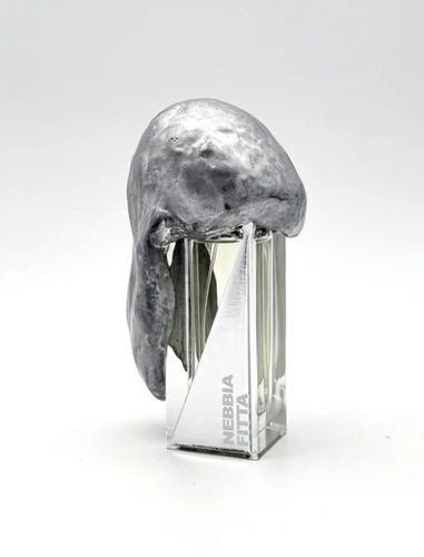 Nebbia Fitta - Top note is Earthy Notes; middle note is Precious Woods; base notes are Patchouli and Amber.