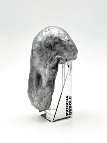 Pioggia Debole - Top notes are Bergamot, Lemon, Pine and Sea Notes; middle notes are Virginia Cedar and Jasmine; base notes are Precious Woods, Benzoin, Sandal and Moss.