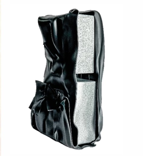 Né Il Giorno Né L'Ora - Top notes are Lemon, Cardamom, Bergamot, Lily of the Valley, Galbanum and Cedar; middle notes are Marine notes, Iris, Jasmine and Rose; base notes are Musk, Sandalwood, Tonka Bean and Amber.