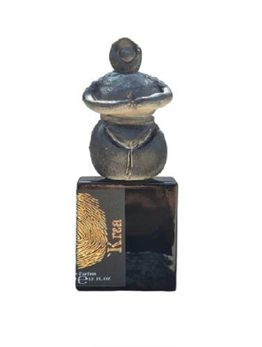 Krea - Top notes are Cinnamon, Bergamot, Vanilla and Pink Pepper; middle notes are Sandalwood, Amber, Cashmere Wood, Cinnamon, Tobacco and Vanilla; base notes are Ambergris, Vanilla and Musk.