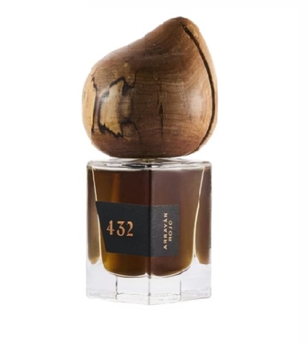 Arrayán Rojo - Top Notes: Myrtle leaves, pica lemon and neroli
Heart Notes: Palo Santo and Patchouli
Base Notes: Balsams, resins and vegetal musks.