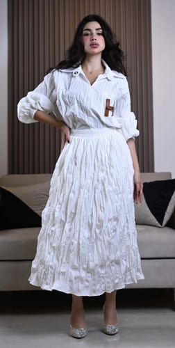 Set White - Cotton shirt and skirt

Free size

Front length 31 inches

Back length 36 inches

Bust 56 inches

Over size

Pleated fabric skirt

Elastic waist Free size …

Length 34 inches