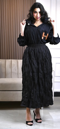 Set black - Cotton shirt and skirt

Free size

Front length 31 inches

Back length 36 inches

Bust 56 inches

Over size

Patchwork skirt

Elastic waist Free size …

Length 34 inches