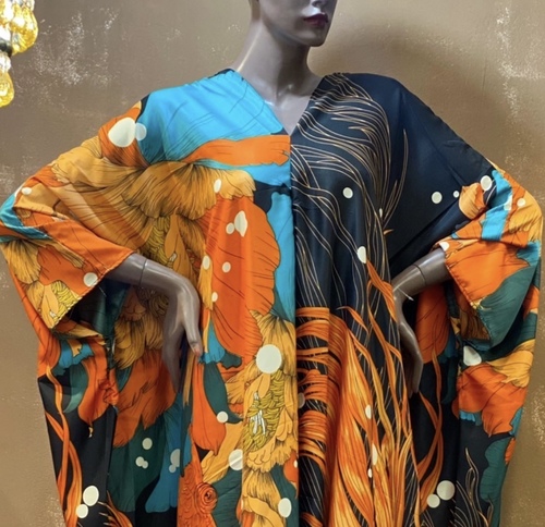 H Store Kw - Silk - Silk Shawl Dress

Free Size…

Fits up to XXL

Shorter at the front than the sides

Approximately 52 inches in length