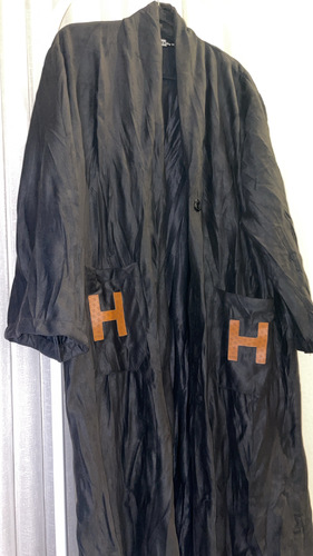 H Store Kw - jacket - جاكيت شامواه أسود مع جيوب  لوقو H  فري سايز واسع … الطول التقريبي 52-51 إنش