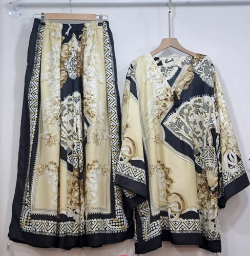Set - بلوزة وبنطلون قماش مشجر كريب حرير فري سايز يلبس لغاية دبل اكس S-XXL