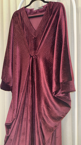 Velvet (L) - فستان مخمل فري سايز أوفر سايز  الطول التقريبي 54-55 انش
