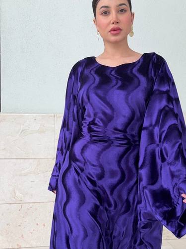 فستان مخمل ماكنتوش - فستان مخمل&nbsp; واسع وجميل باللبس&nbsp; الطول التقريبي 54-55 انش