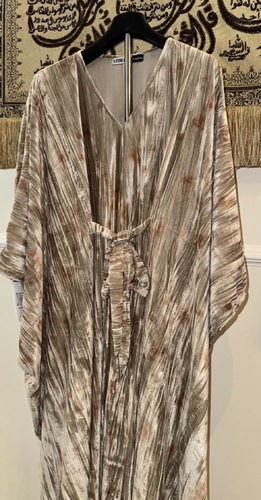 فقط فستان - فستان مخمل  حزام خارجي   فري سايز اوفر سايز  الطول التقريبي 55-54انش