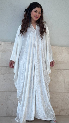 فستان مخمل ابيض - فستان مخمل حرير  فري سايز اوفر سايز الطول التقريبي 56-55 انش