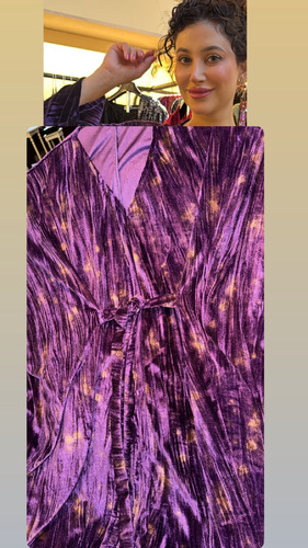 فقط فستان مخمل - فستان&nbsp;مخمل&nbsp;حزام خارجي  فري&nbsp;سايز&nbsp;اوفر&nbsp;سايز&nbsp;الطول&nbsp;التقريبي 54-56 &nbsp;انش&nbsp;ممكن&nbsp;اطول&nbsp;ممكن&nbsp;أقصر