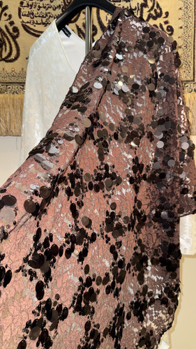 شال دانتيل صغير - فقط شال دانتيل بني صغير