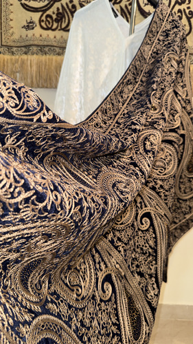 شال حجم كبير - فقط شال حجم كبير جداً مخمل ارضيه لون كحلي غامق