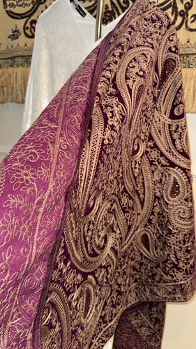 شال حجم كبير - فقط شال حجم كبير جداً مخمل  الارضيه درجات البنفسجي الغامقً