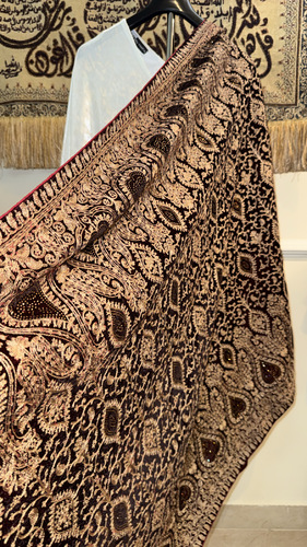 شال حجم كبير - فقط شال حجم كبير جداً مخمل  ارضيه عنابي مارون