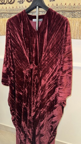 فستان مخمل - فستان&nbsp;مخمل&nbsp;حزام خارجي  فري&nbsp;سايز&nbsp;اوفر&nbsp;سايز&nbsp;الطول&nbsp;التقريبي 54-56 &nbsp;انش&nbsp;ممكن&nbsp;اطول&nbsp;ممكن&nbsp;أقصر