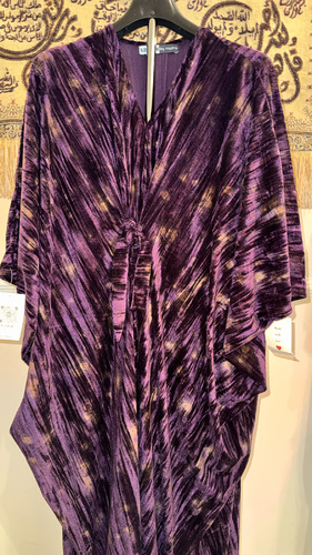 فستان مخمل - فستان&nbsp;مخمل&nbsp;حزام خارجي  فري&nbsp;سايز&nbsp;اوفر&nbsp;سايز&nbsp;الطول&nbsp;التقريبي 54-56 &nbsp;انش&nbsp;ممكن&nbsp;اطول&nbsp;ممكن&nbsp;أقصر