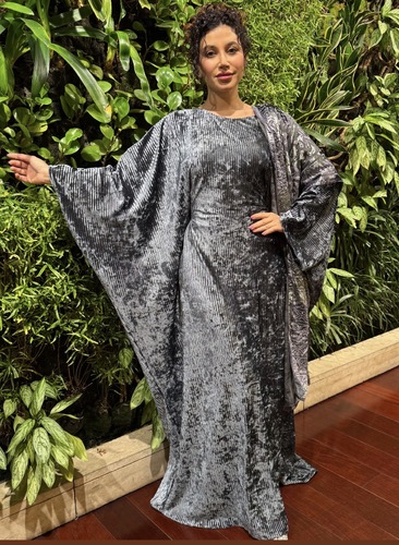 فستان مخمل رمادي - فستان مخمل حرير مع حزام داخلي  فري سايز اوفر سايز  الطول التقريبي 55-56 انش