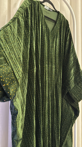 فستان مخمل ستراس - فستان مخمل ستراس من داخل حزام  فري سايز اوفر سايز  الطول التقريبي 54-55 انش  ممكن اطول ممكن اقصر