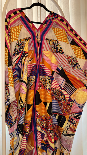 حرير - فستان&nbsp;شلاح&nbsp;حرير&nbsp;سايز&nbsp;فري&nbsp;…يلبس&nbsp;لغاية&nbsp;XXLمن&nbsp;الأمام&nbsp;أقصر&nbsp;من&nbsp;الأجناب&nbsp;تقريباً&nbsp;الطول&nbsp;52&nbsp;إنش