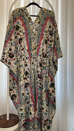 حرير - فستان&nbsp;شلاح&nbsp;حرير&nbsp;سايز&nbsp;فري&nbsp;…يلبس&nbsp;لغاية&nbsp;XXLمن&nbsp;الأمام&nbsp;أقصر&nbsp;من&nbsp;الأجناب&nbsp;تقريباً&nbsp;الطول&nbsp;52&nbsp;إنش