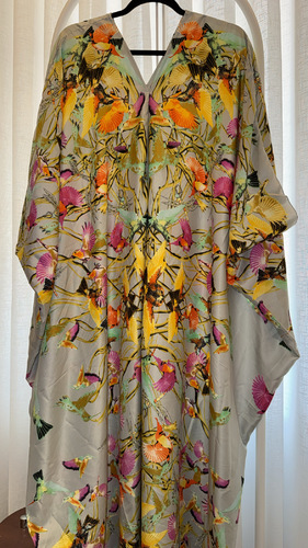 حرير - فستان&nbsp;شلاح&nbsp;حرير&nbsp;سايز&nbsp;فري&nbsp;…يلبس&nbsp;لغاية&nbsp;XXLمن&nbsp;الأمام&nbsp;أقصر&nbsp;من&nbsp;الأجناب&nbsp;تقريباً&nbsp;الطول&nbsp;52&nbsp;إنش